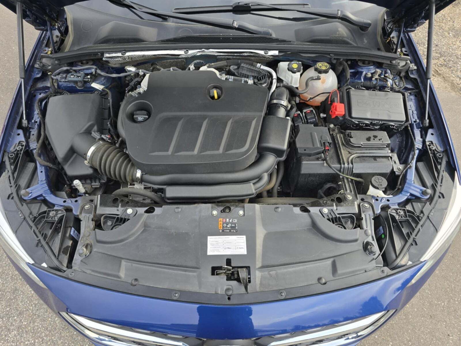 Blå Opel Insignia fra 2021