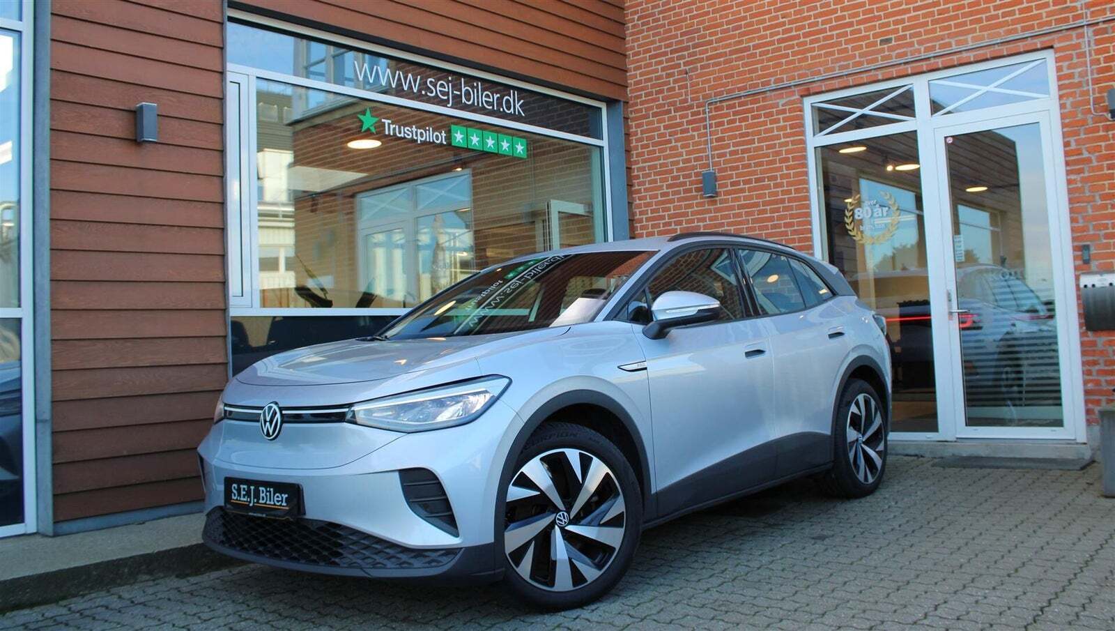 Sølv VW ID.4 fra 2022 set udefra