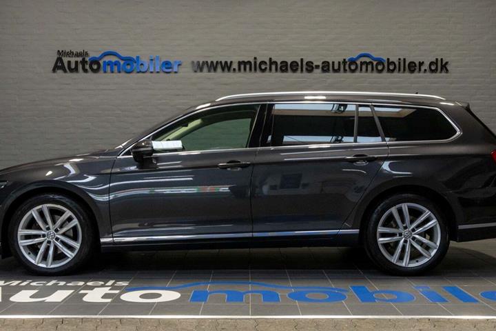 Grå VW Passat fra 2020