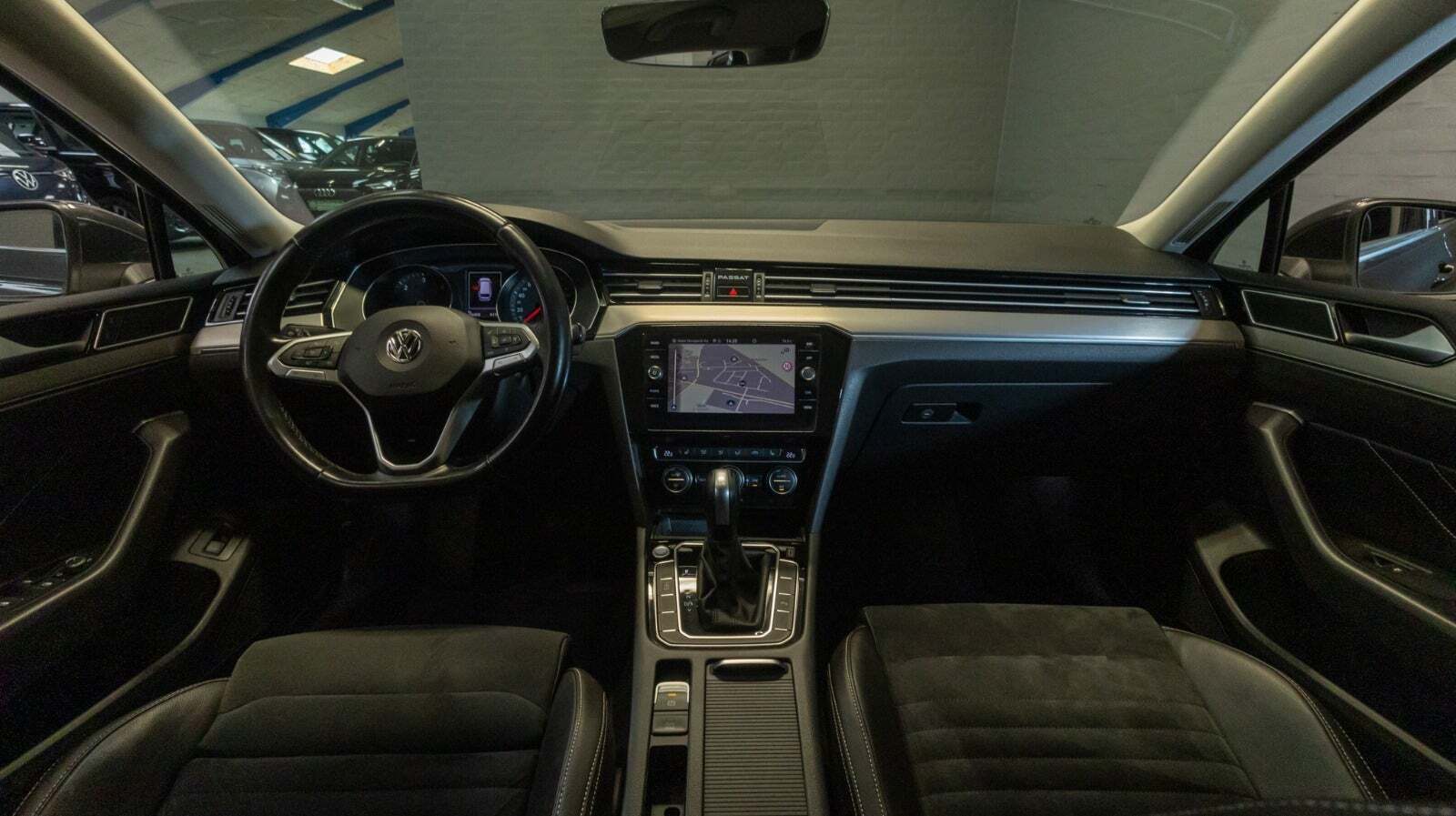 Grå VW Passat fra 2020