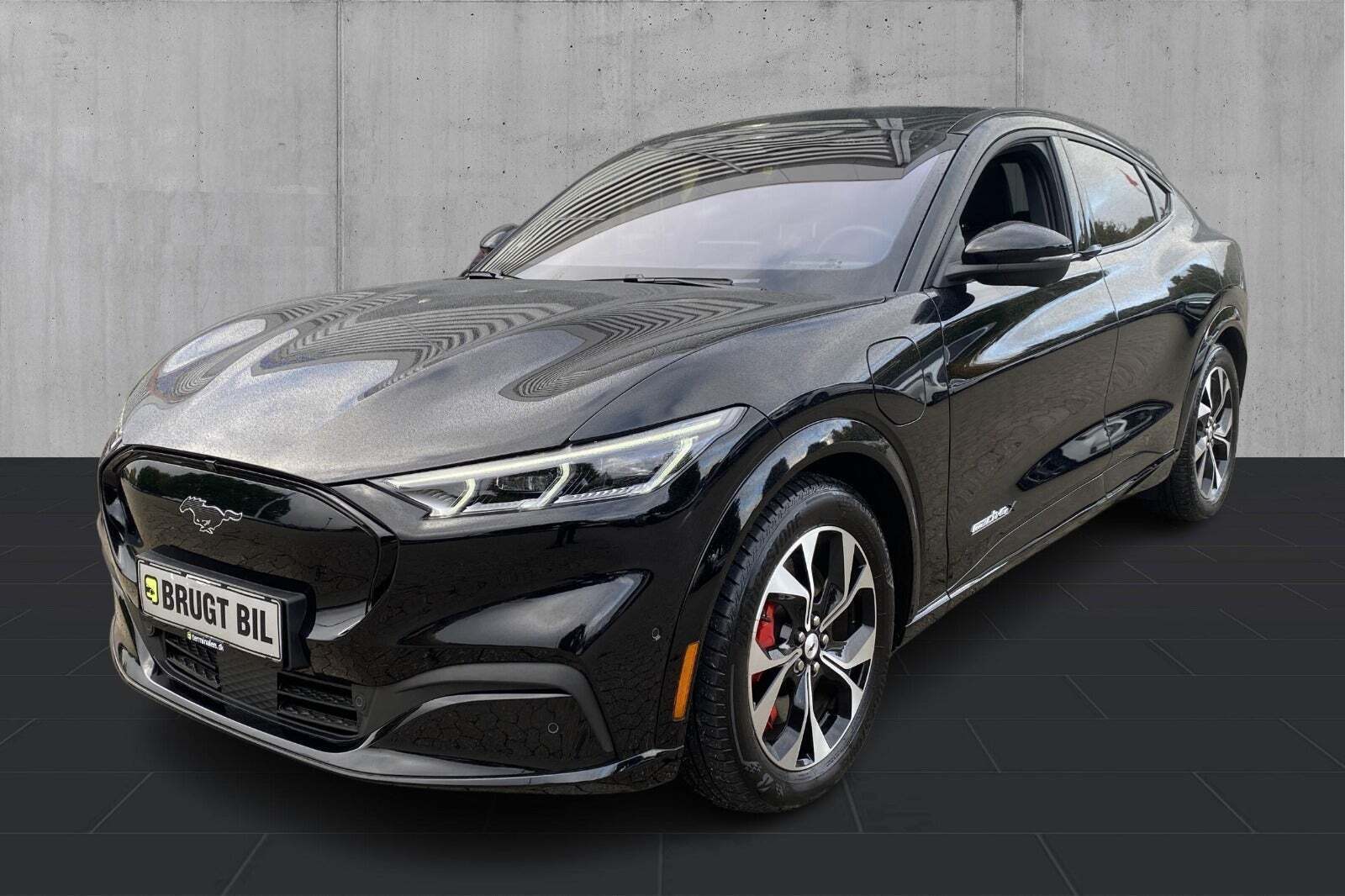 Sort Ford Mustang Mach-E fra 2023 set udefra