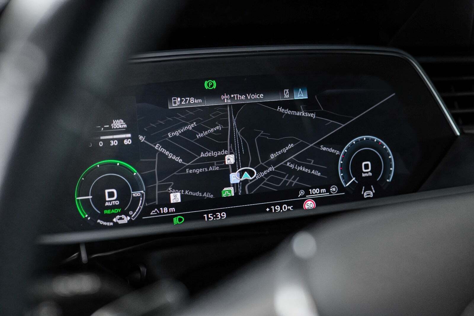 Grå Audi e-tron fra 2021