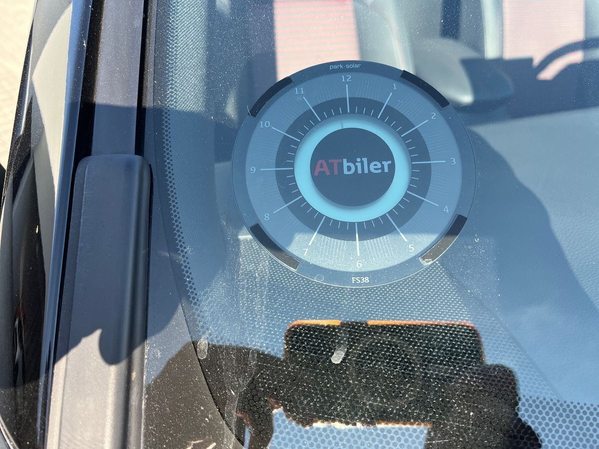 Sort Toyota RAV4 Plug-in fra 2024