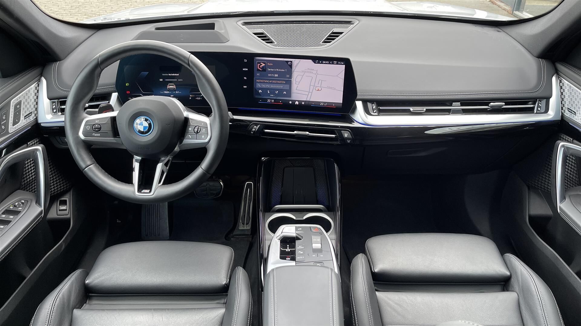 Hvid BMW iX1 fra 2024
