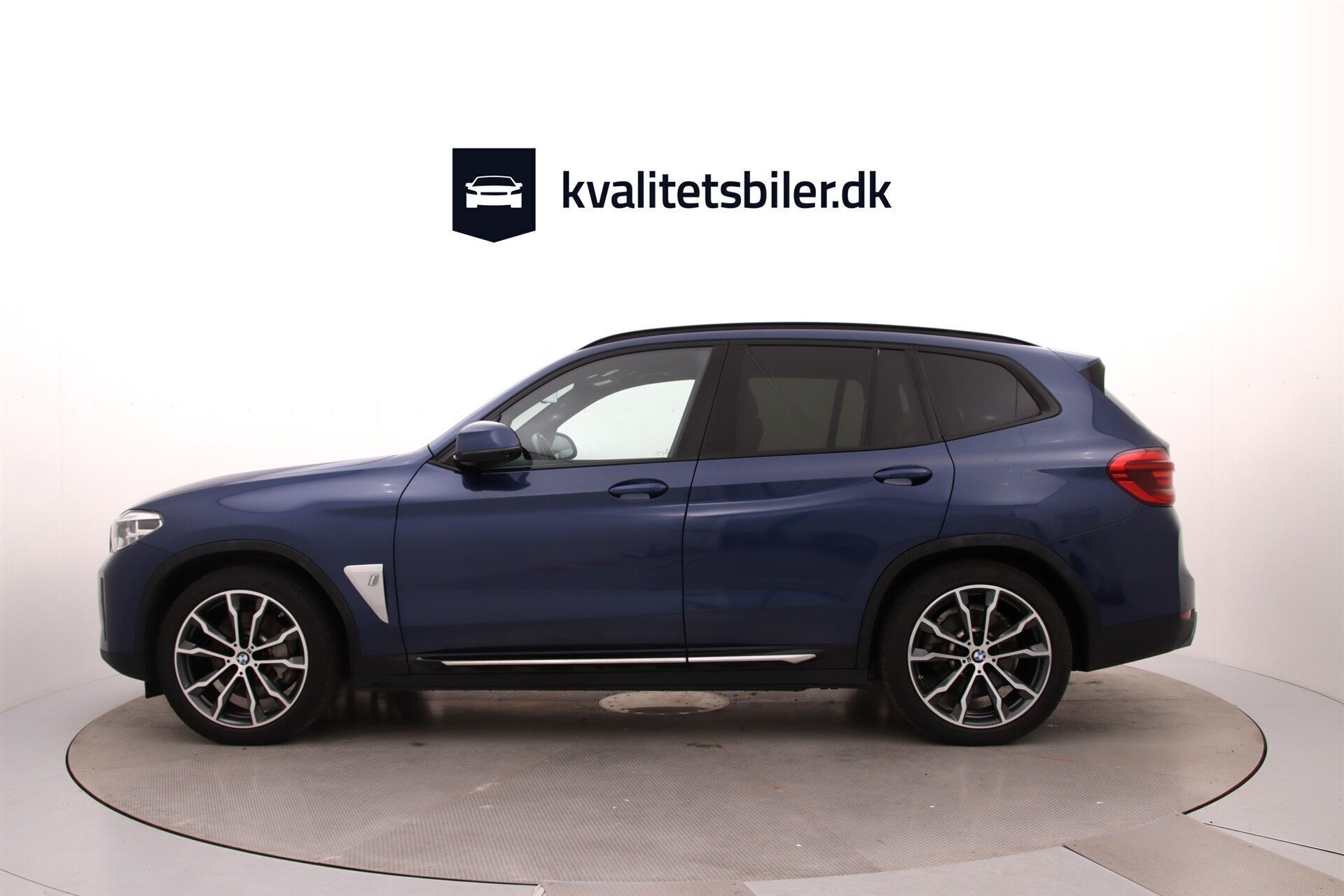 Blå BMW iX3 fra 2021