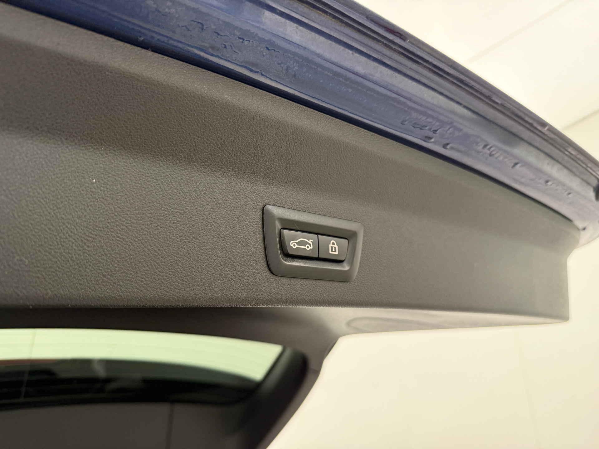 Blå BMW iX3 fra 2021