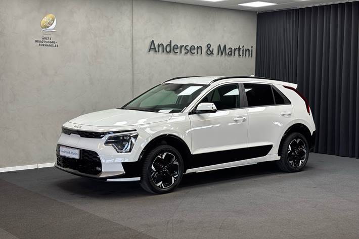 Hvid Kia Niro EV fra 2025 set udefra