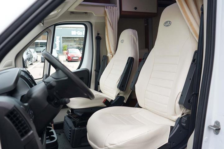 Hvid Citroën P.L.A. fra 2017 set indefra