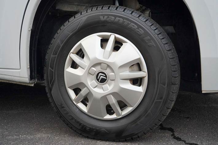 Hvid Citroën P.L.A. fra 2017 set udefra