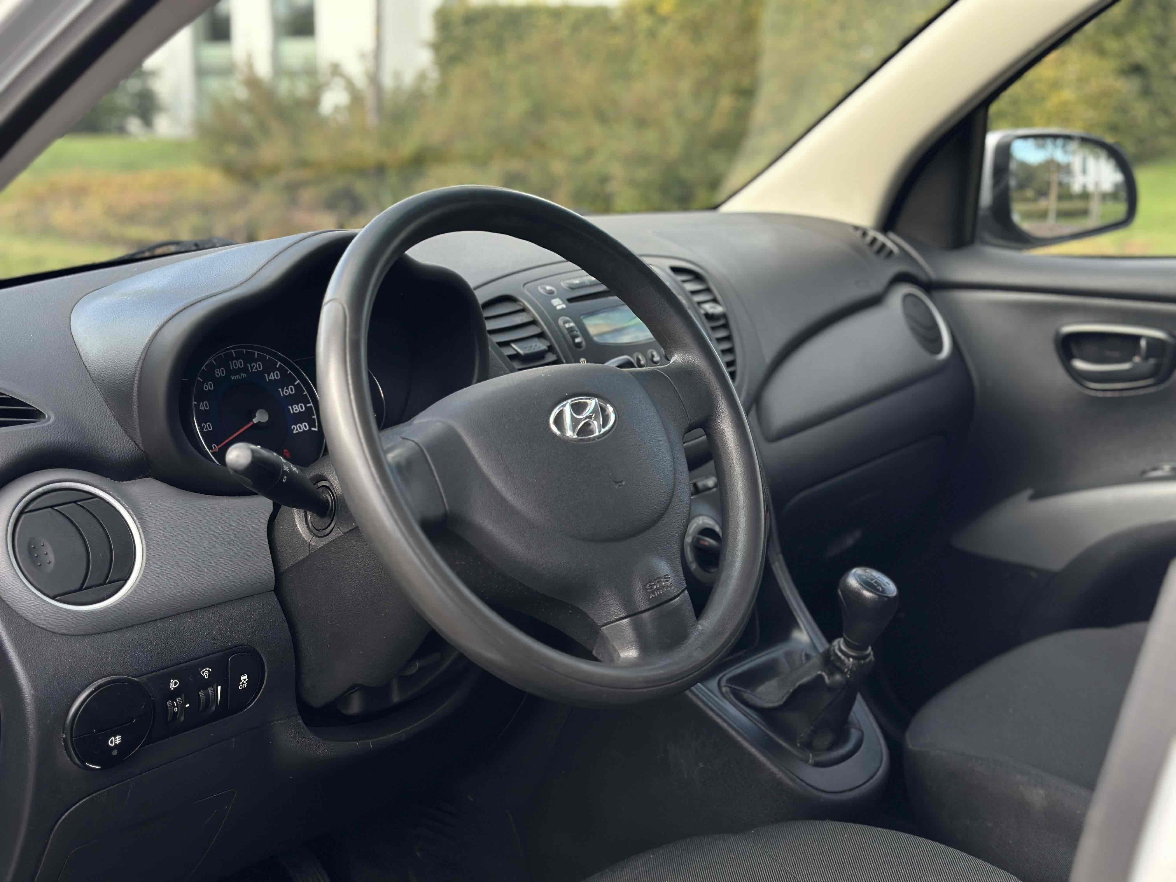 Sølv Hyundai i10 fra 2011
