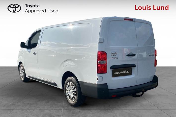 Hvid Toyota ProAce fra 2023