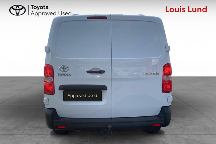 Hvid Toyota ProAce fra 2023
