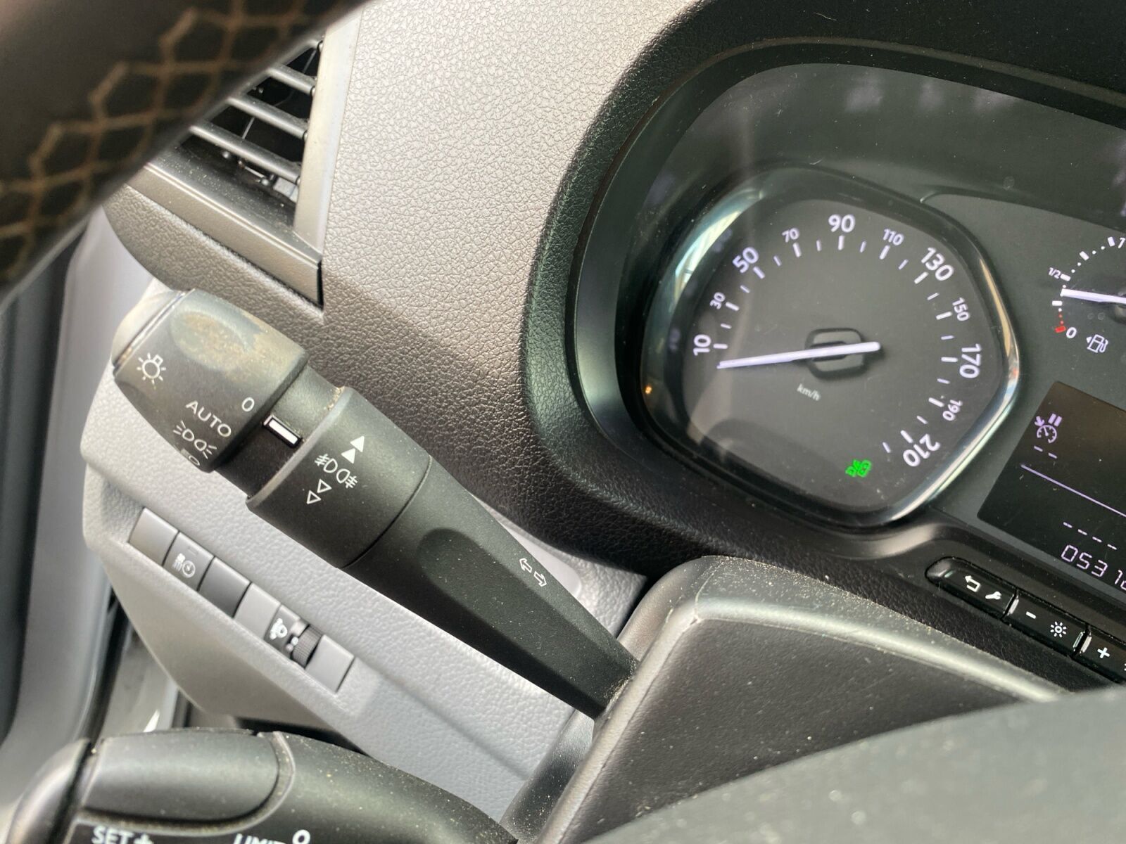 Hvid Toyota ProAce fra 2023
