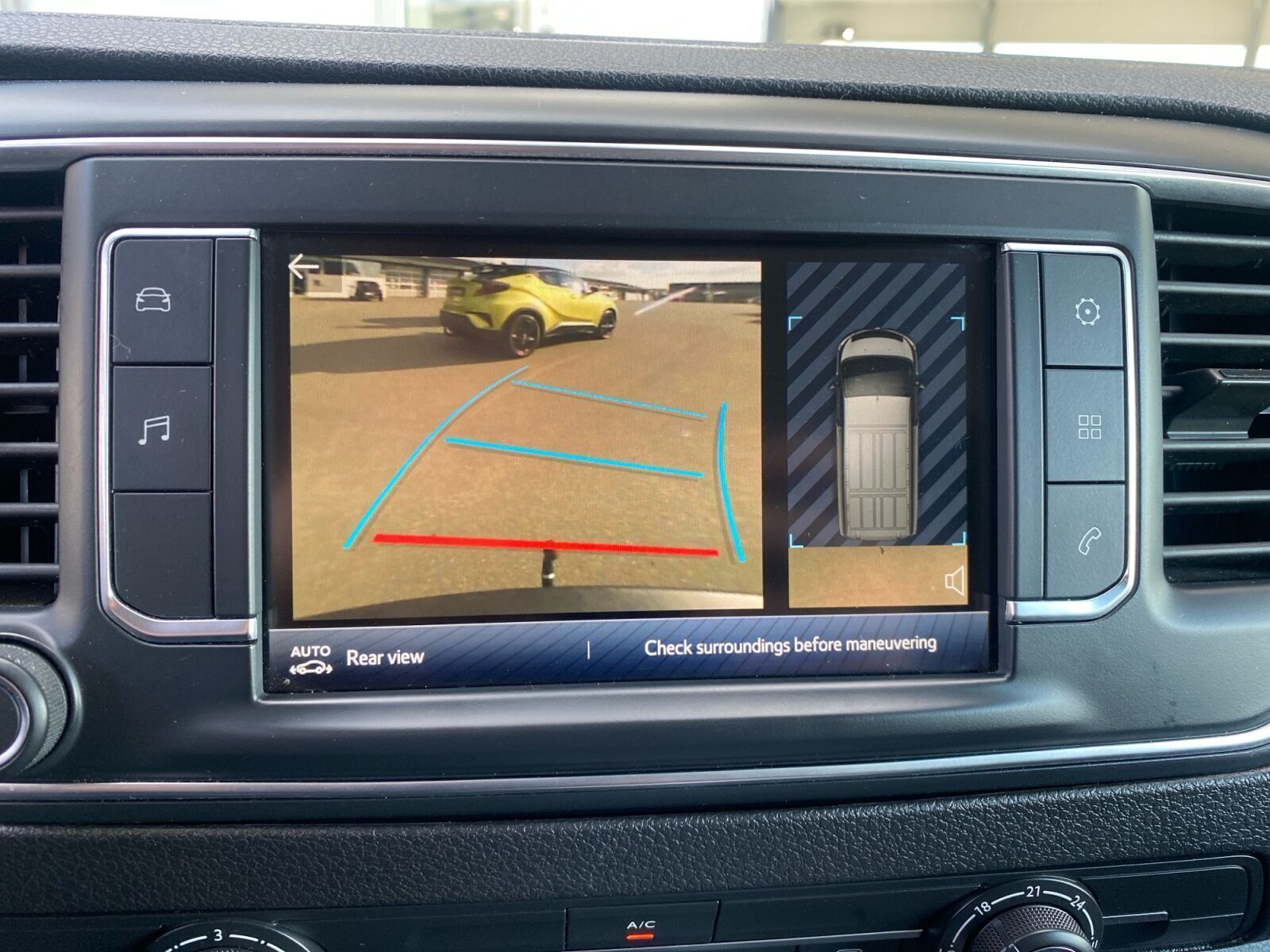 Hvid Toyota ProAce fra 2023