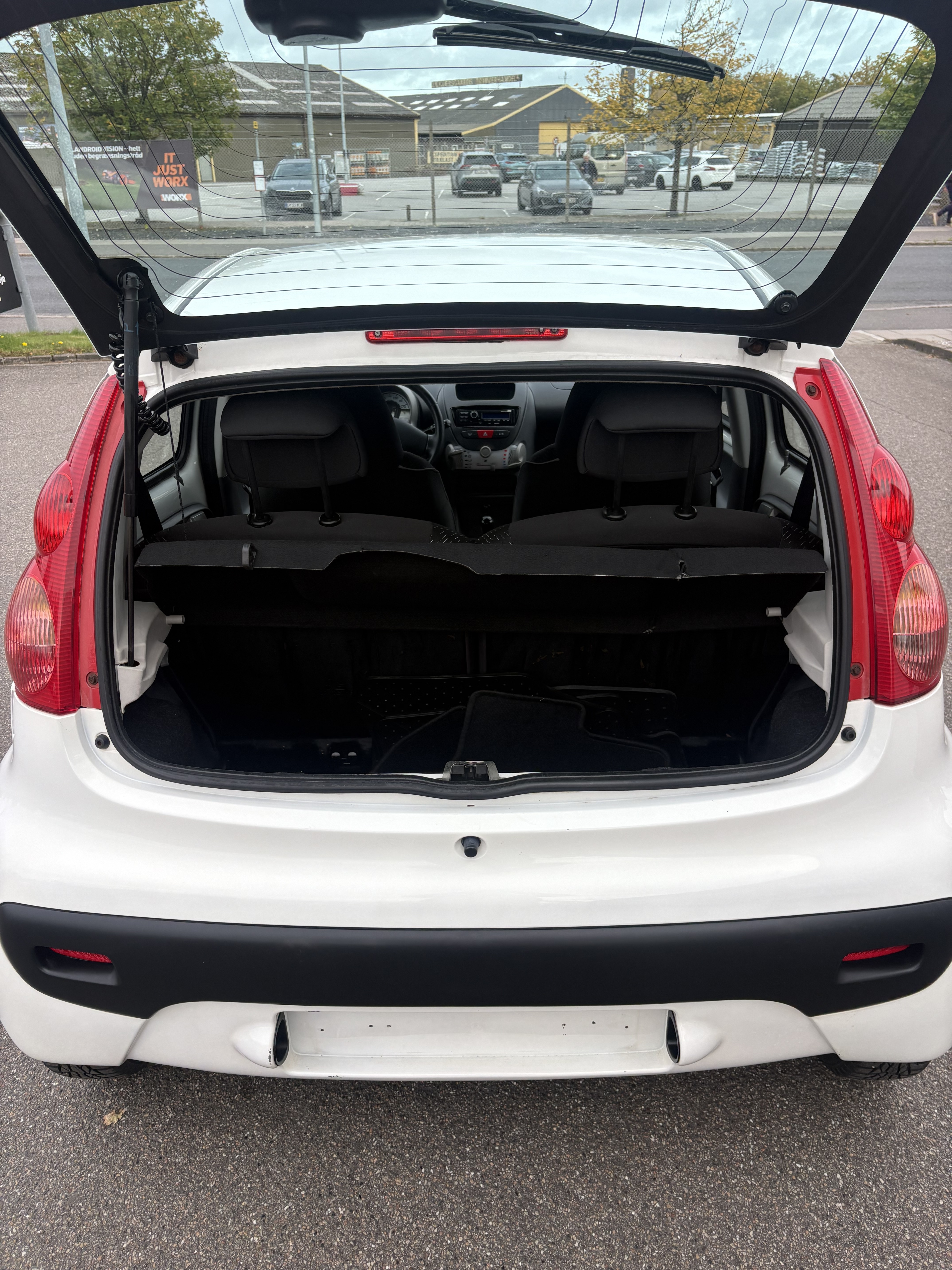 Peugeot 107 1,0 5-D 68 HK AUT