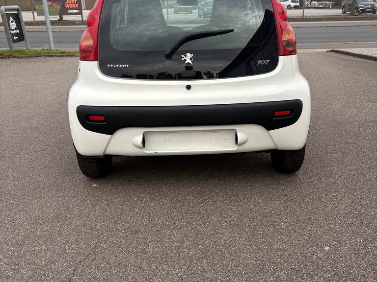 Peugeot 107 1,0 5-D 68 HK AUT