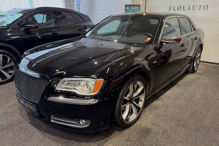 Sort Chrysler 300C fra 2013 set udefra