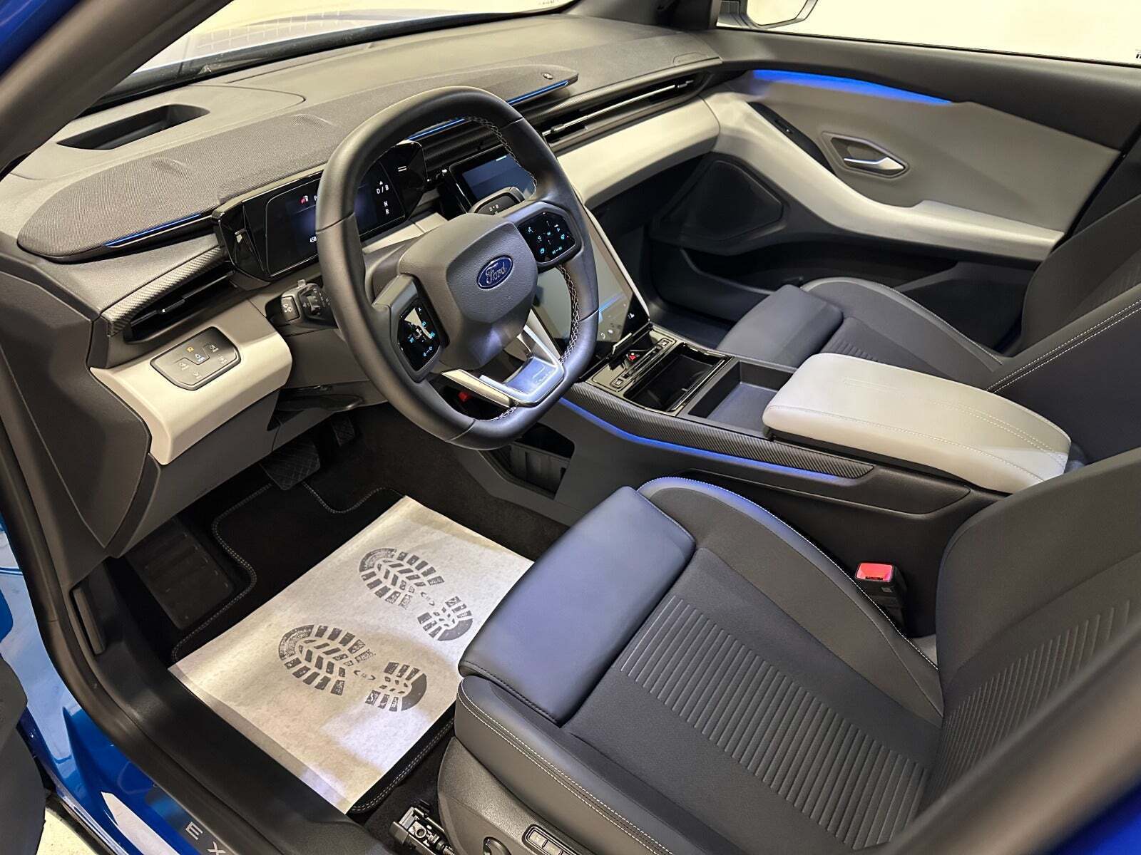 Ford Explorer 82 Premium Extended Range