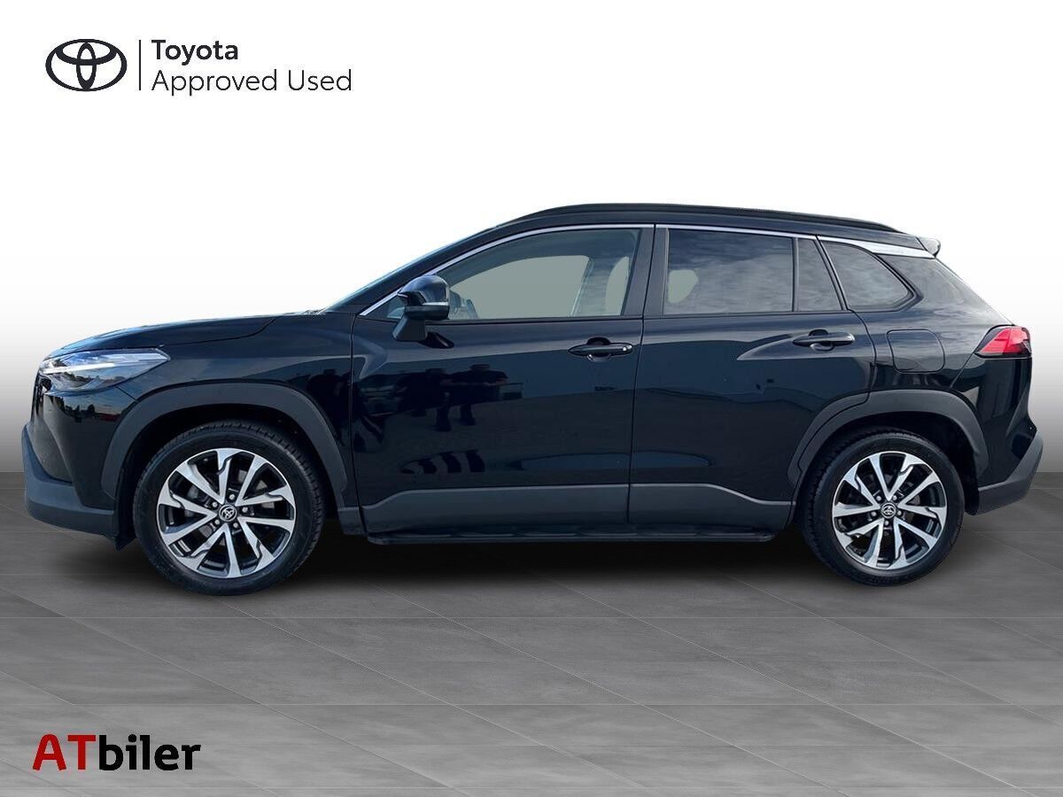Sort Toyota Corolla Cross fra 2024
