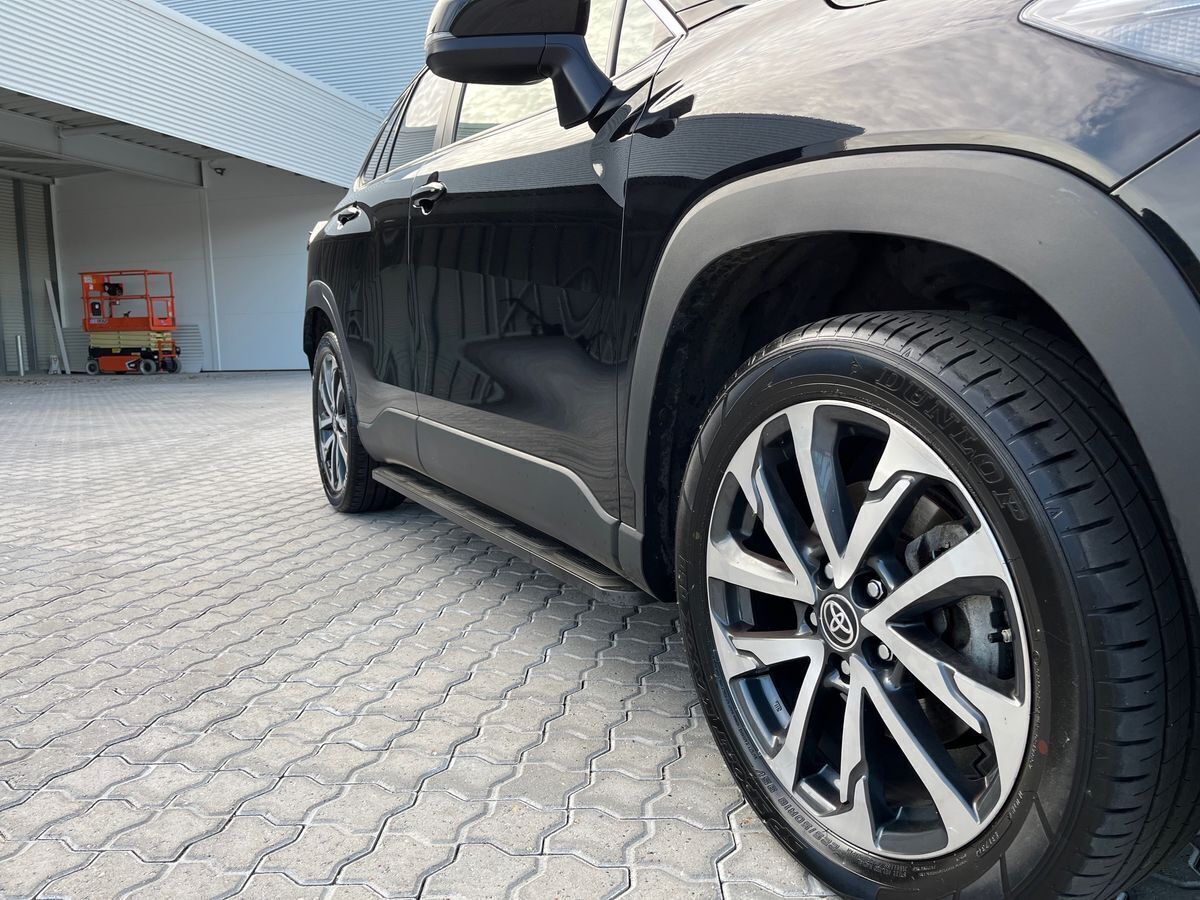Sort Toyota Corolla Cross fra 2024