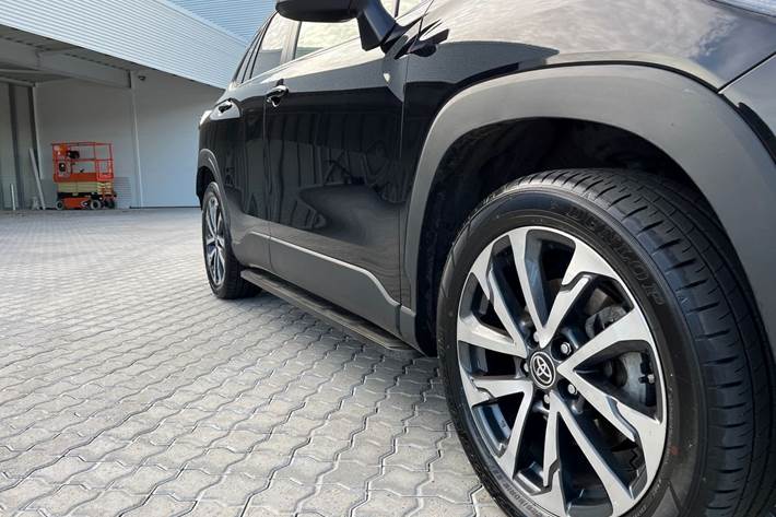 Sort Toyota Corolla Cross fra 2024