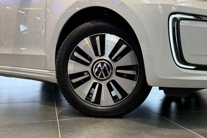 Hvid VW E-UP! fra 2022