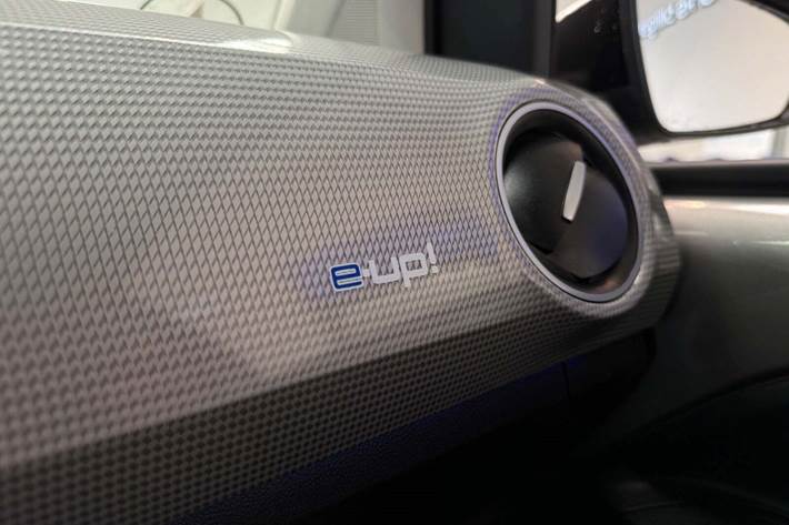 Hvid VW E-UP! fra 2022