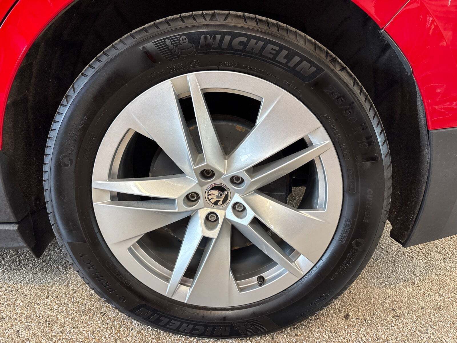 Rød Skoda Enyaq fra 2021