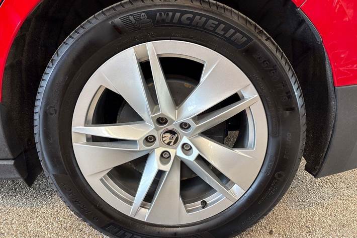 Rød Skoda Enyaq fra 2021