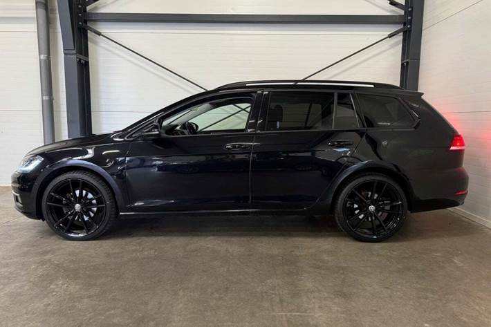 Sort VW Golf VII fra 2019