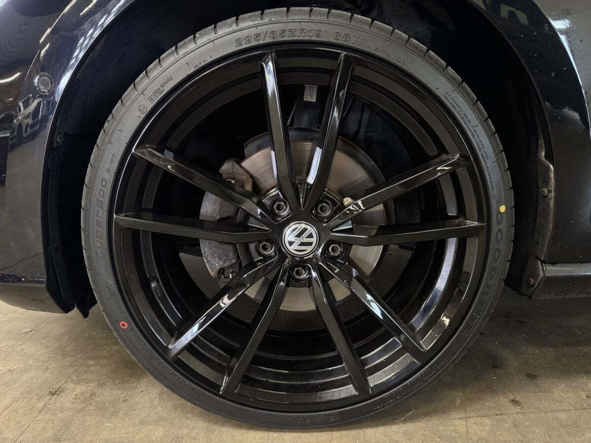 Sort VW Golf VII fra 2019