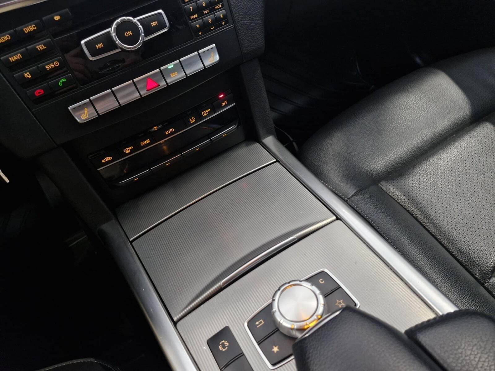 Sort Mercedes E220 fra 2014 set indefra