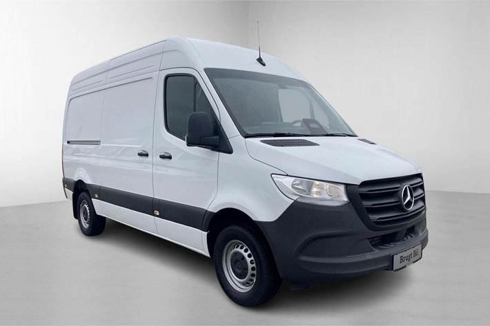 Hvid Mercedes Sprinter 317 fra 2024