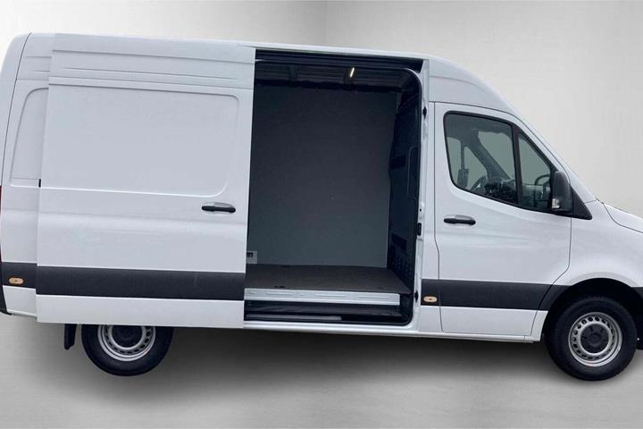 Hvid Mercedes Sprinter 317 fra 2024