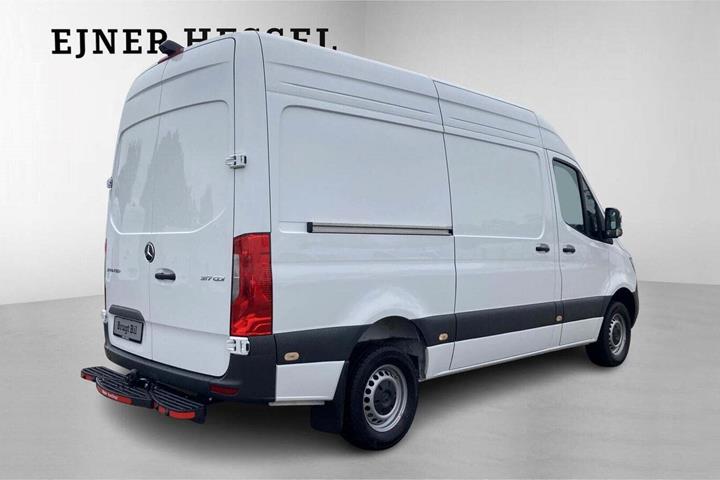 Hvid Mercedes Sprinter 317 fra 2024
