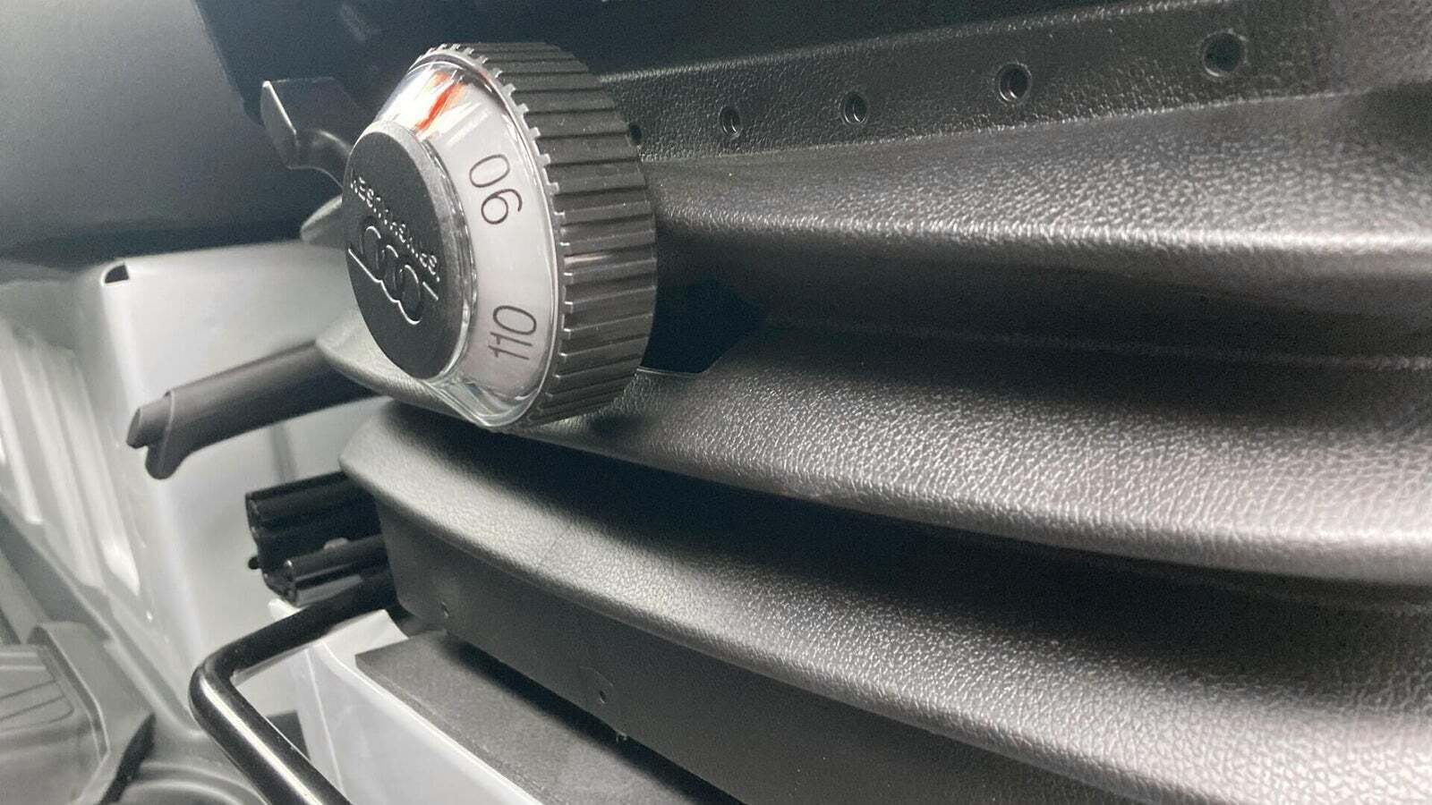 Hvid Mercedes Sprinter 317 fra 2024