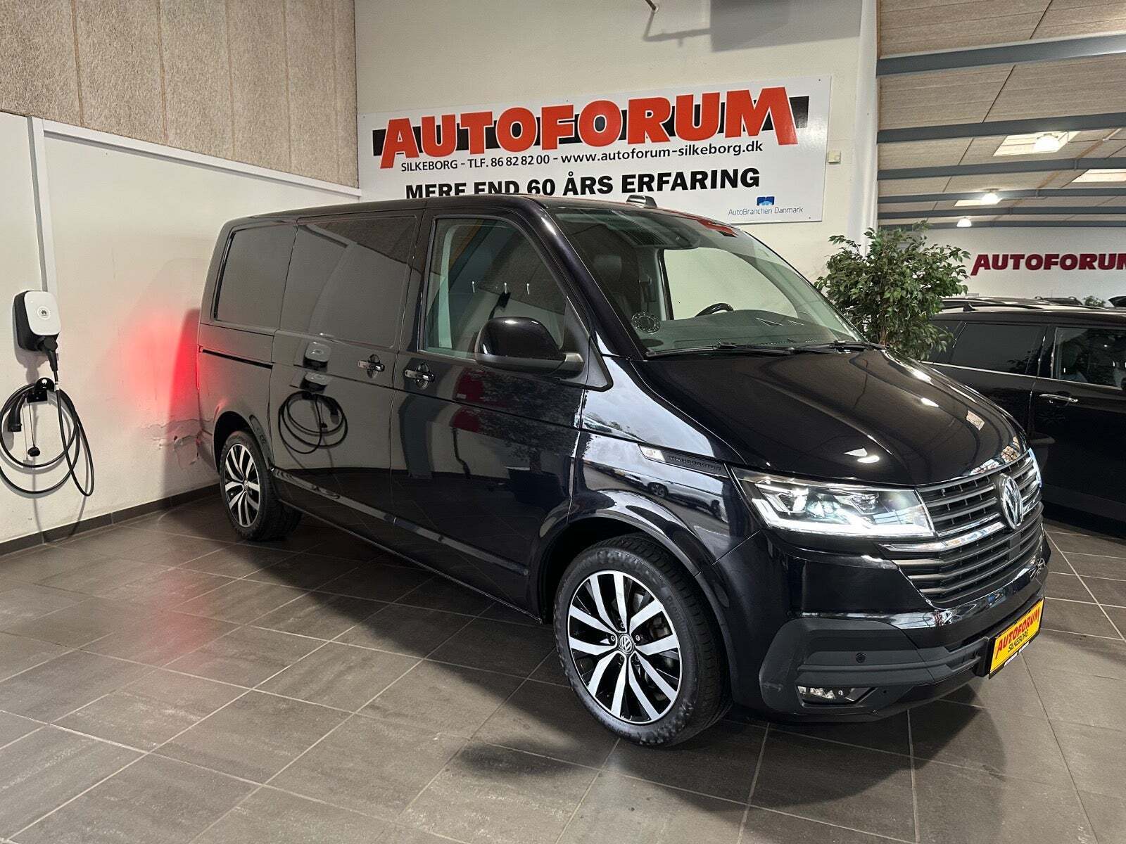 VW Transporter 2,0 TDi 150 Kassevogn DSG kort