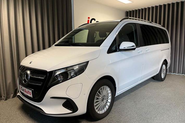 Hvid Mercedes EQV300 fra 2024 set udefra