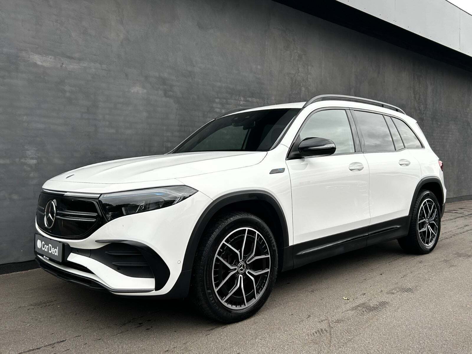 Hvid Mercedes EQB250 fra 2022 set udefra