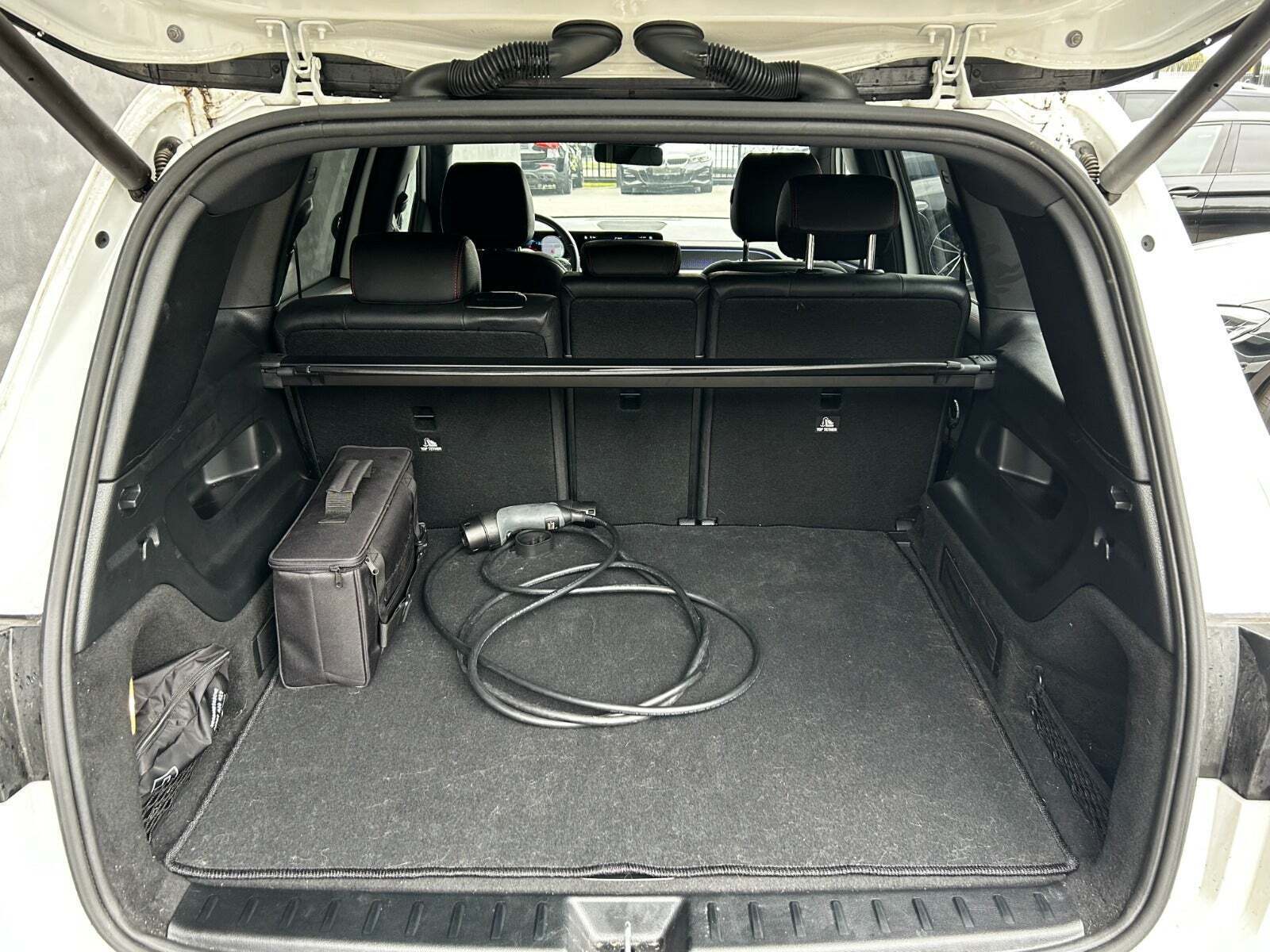 Hvid Mercedes EQB250 fra 2022