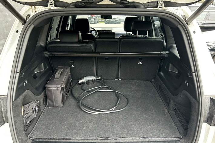 Hvid Mercedes EQB250 fra 2022