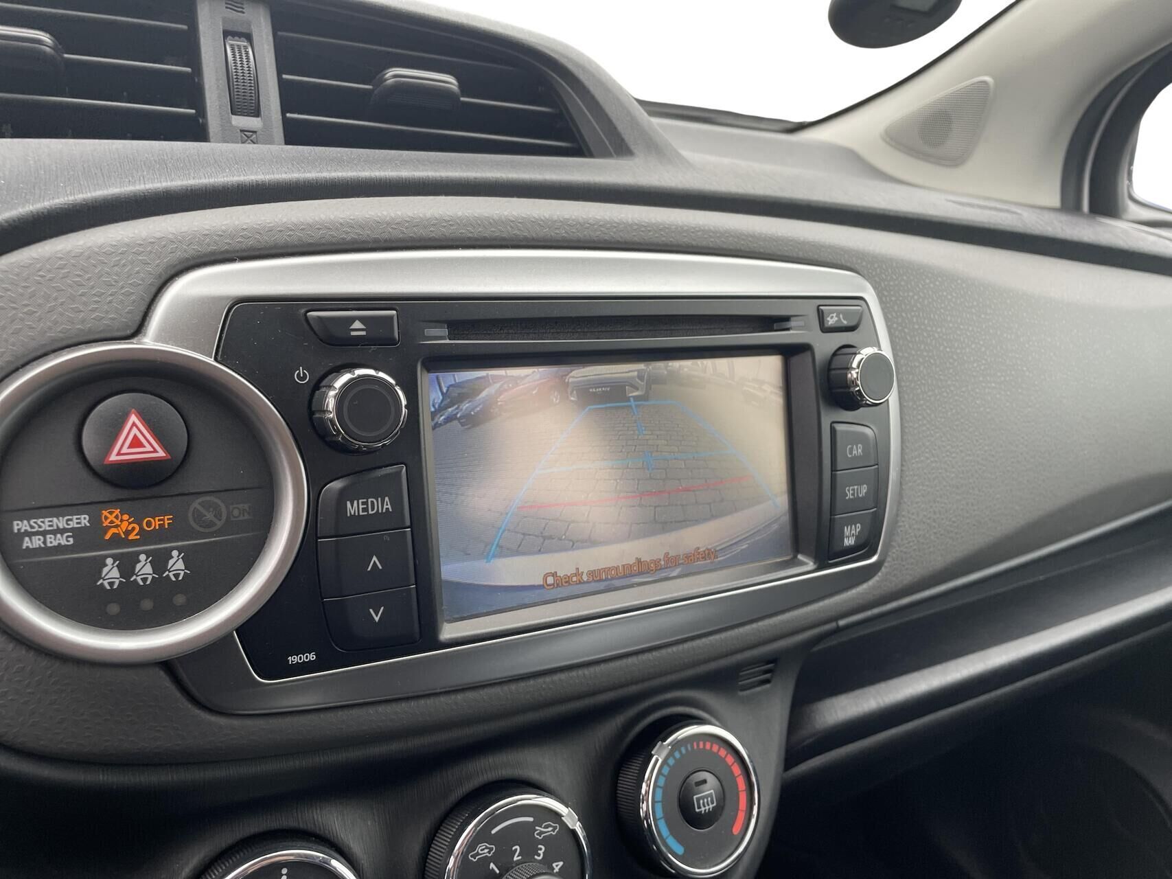 Sølv Toyota Yaris fra 2012