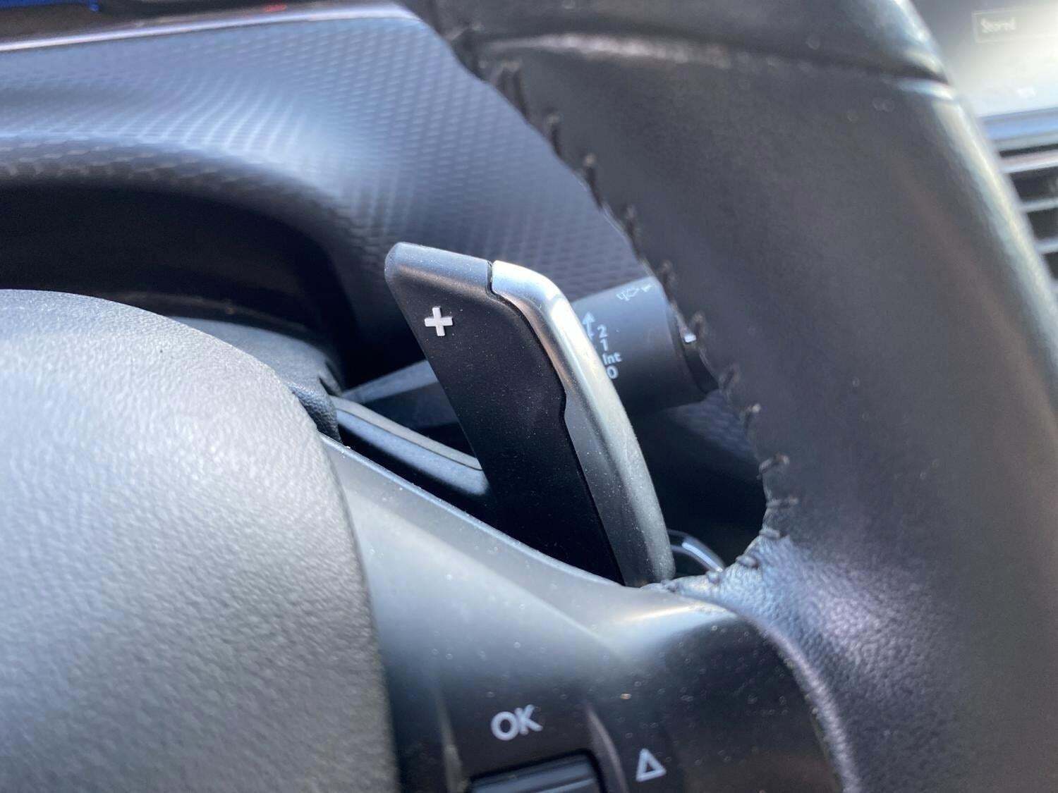 Orange Peugeot 2008 fra 2014