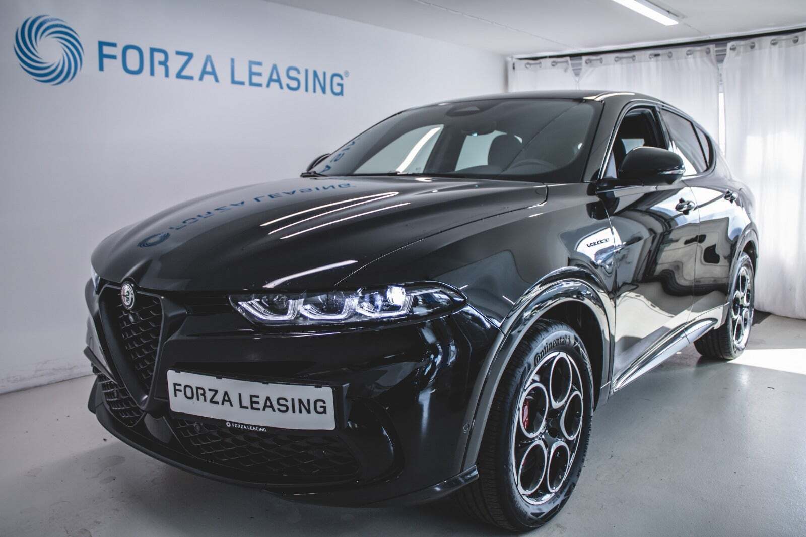 Sort Alfa Romeo Tonale fra 2022 set udefra