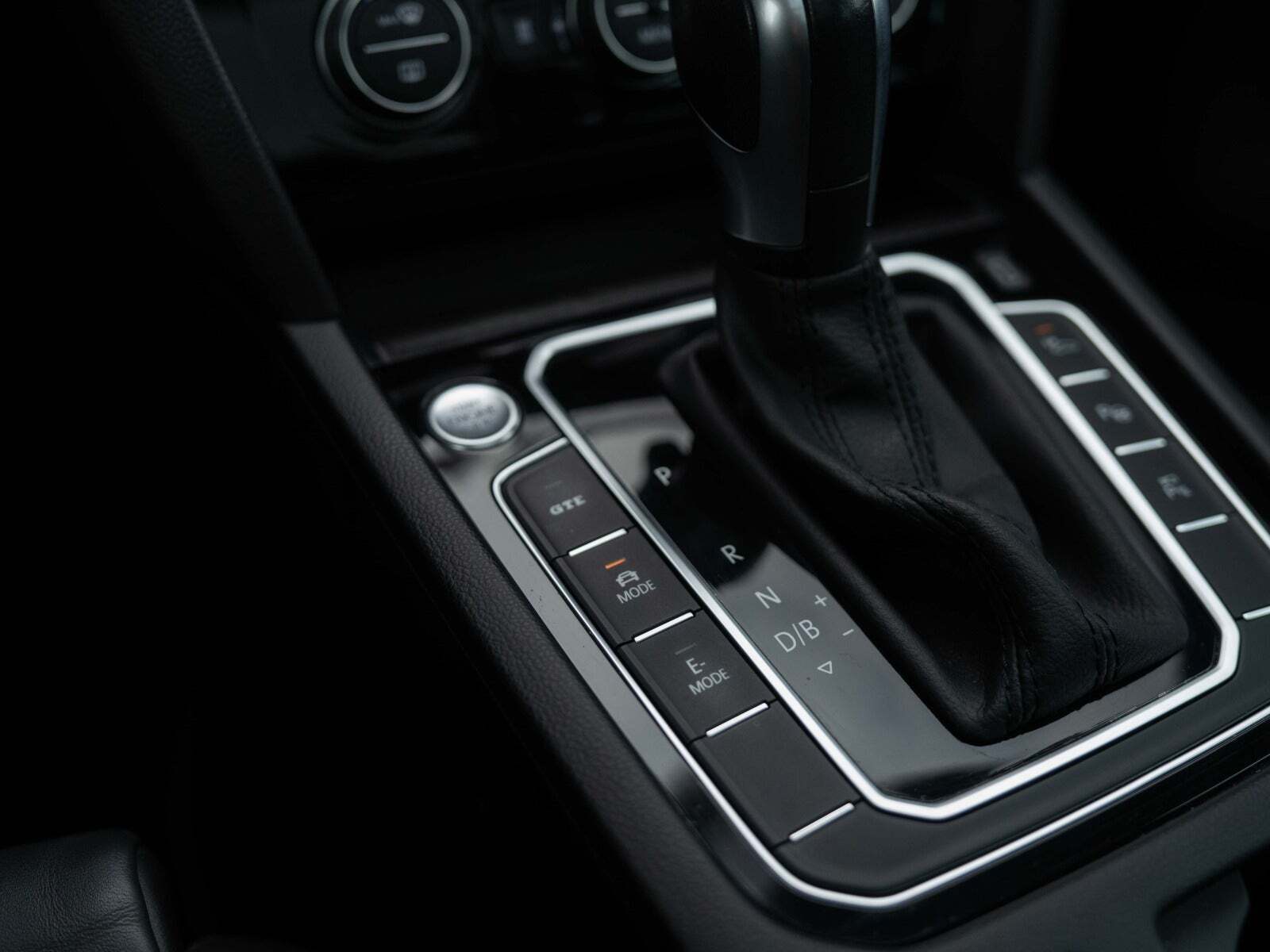 Hvid VW Passat fra 2019