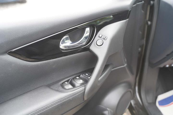 Sort Nissan Qashqai fra 2019