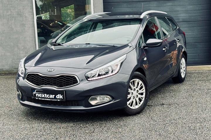 Grå Kia Ceed fra 2014 set udefra
