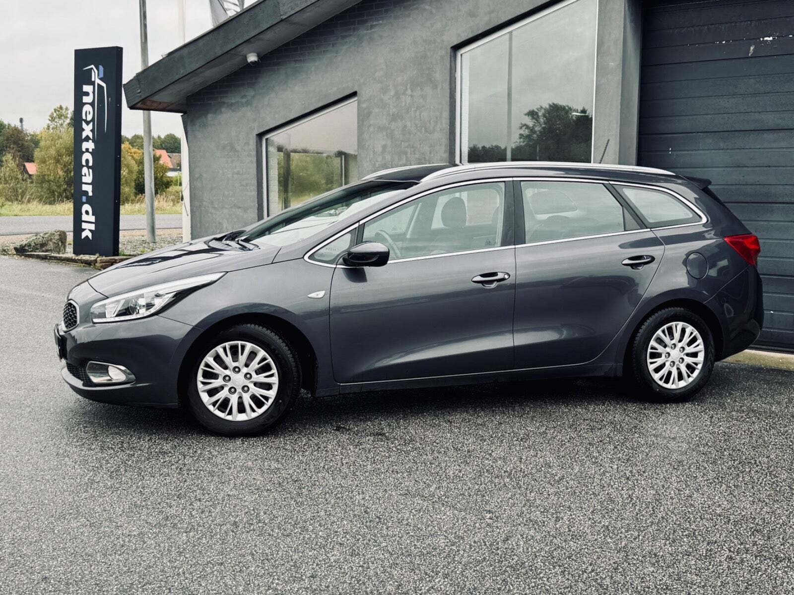 Grå Kia Ceed fra 2014