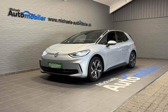 Sølv VW ID.3 fra 2023 set udefra