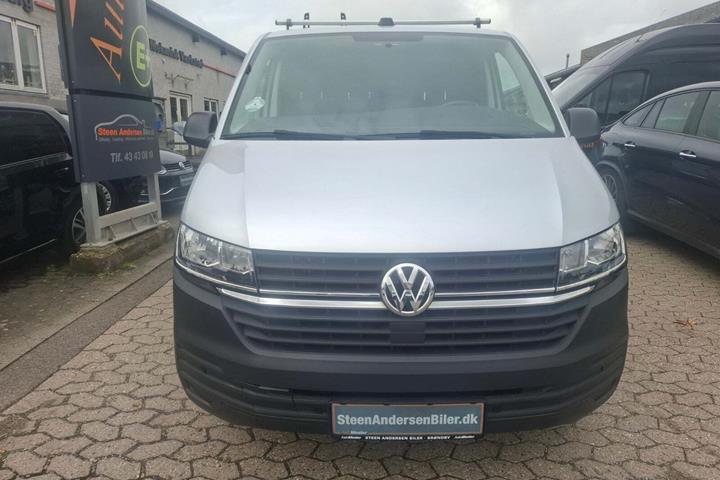 Sølv VW Transporter fra 2024